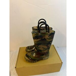 Western Chiefs rubber green camouflage rain boots kids 5/6 lights